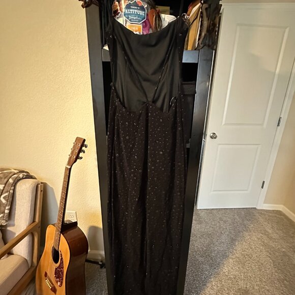 Backless Black Gown - Picture 4 of 7